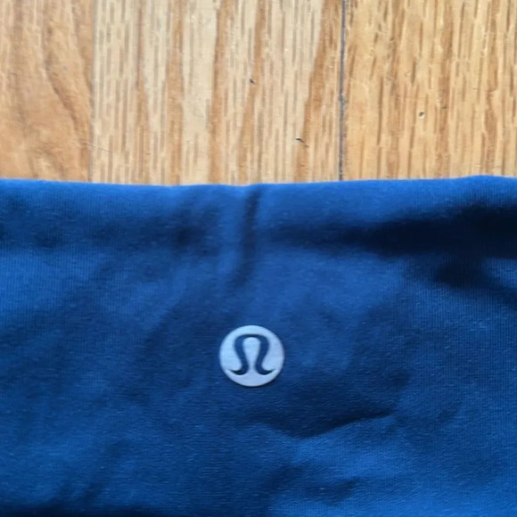 Lululemon sz 2 Twist & Train Crop 19" in Jaded great pre owned condition - Picture 6 of 14